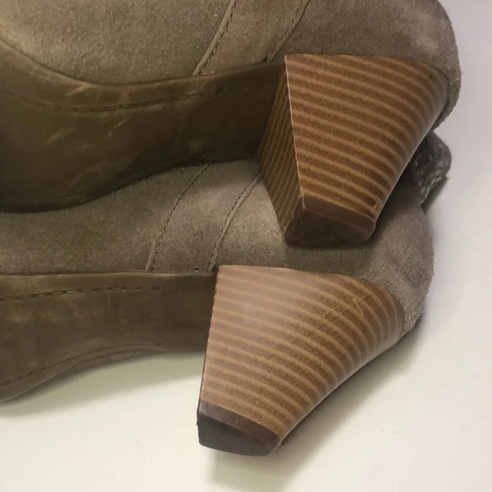 American Eagle Outfitters Tan Slouchy Studded Suede Stacked Heel Ankle Booties 9